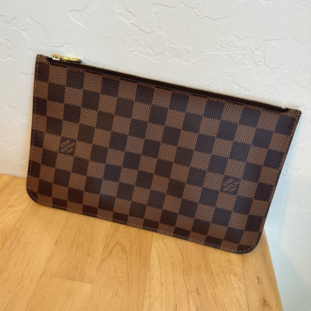 ❌SOLD❌ Louis Vuitton Neverfull MM Pouch